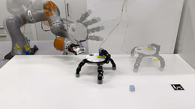 Crawling Robot Hand Grabs Objects From Any Angle - Image 2