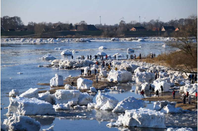 Giant Ice Floes Turn German River Into Arctic Wonderland - Image 3