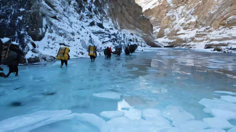 India Ice Porters Document Their Ancient World Through Stunning Photos - Image 4