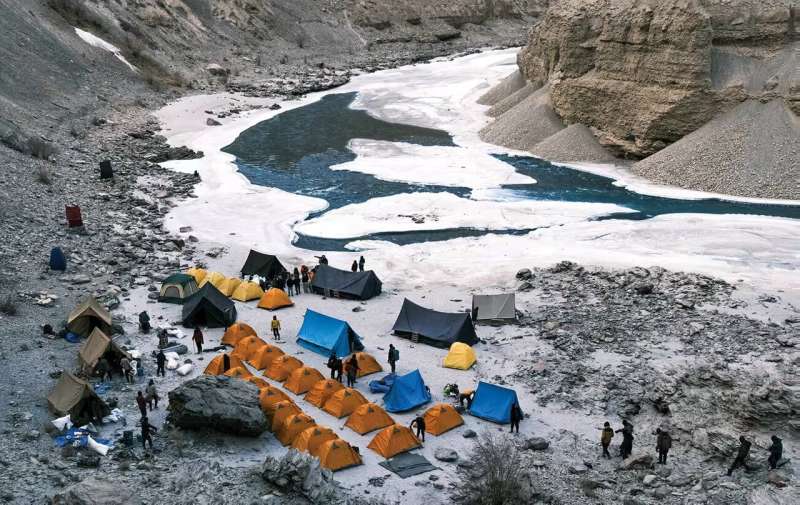 India Ice Porters Document Their Ancient World Through Stunning Photos - Image 5