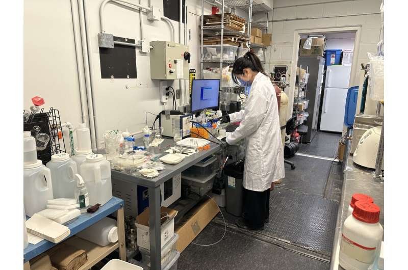 Sunlight Turns Plastic Waste Into Vinegar Ingredient - Image 4