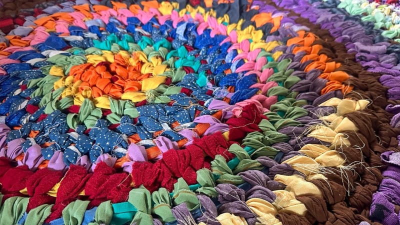 Students Craft Rag Rugs to Learn Sustainability History - Image 2