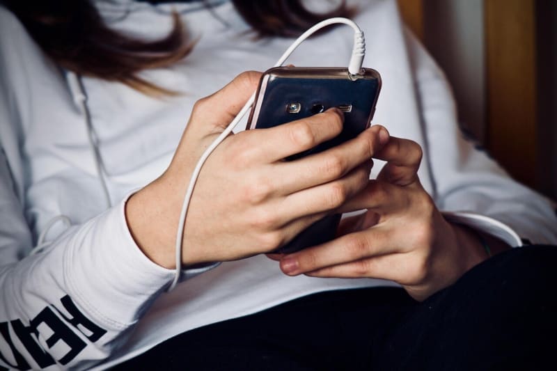 Digital Hotlines Help Abuse Survivors Seek Safety - Image 2
