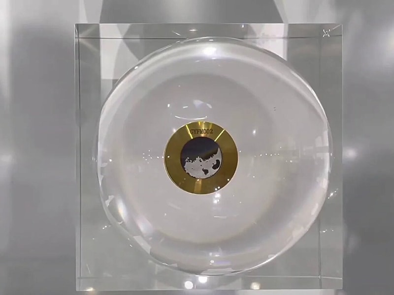 Scientists Read Moon's Magnetic History in Single Dust Grain