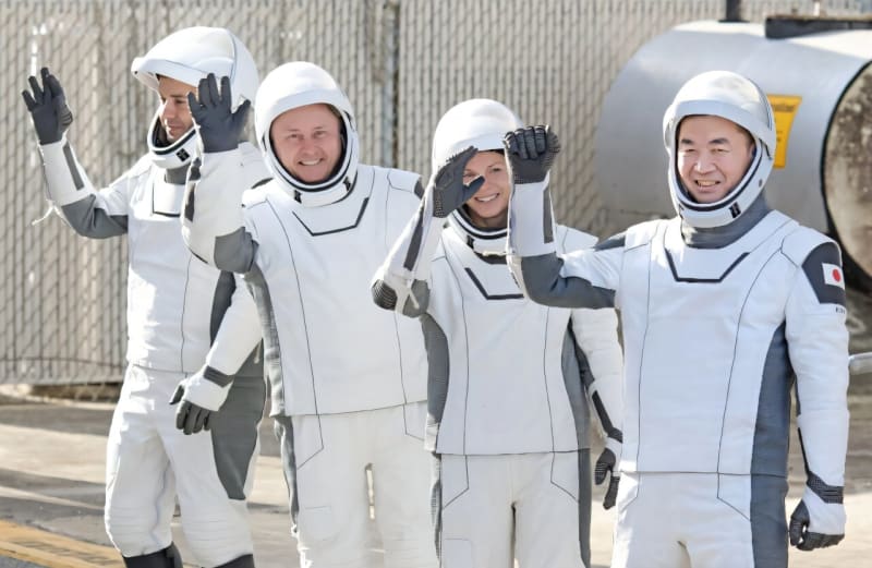 SpaceX Crew-11 capsule floating in Pacific Ocean after safe splashdown with recovery team nearby