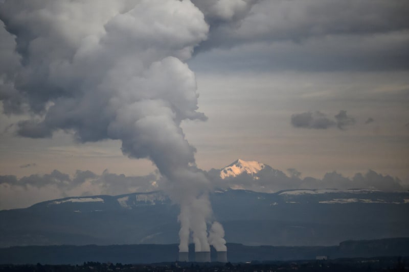 France Builds 6 Nuclear Plants to Ditch Fossil Fuels by 2050