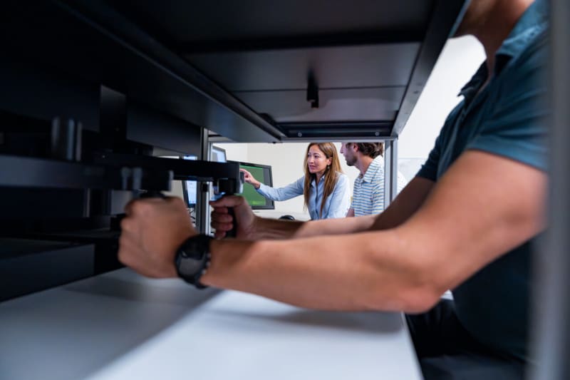 Scientists Explain Why Happy People Walk Faster - Image 2