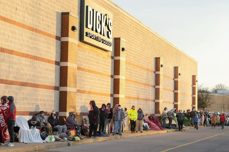 Indiana Football Stars Meet Fans After Championship Win - Image 3