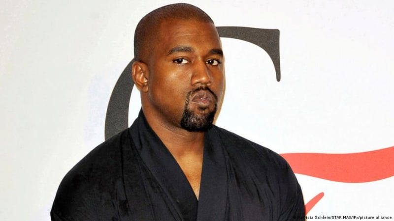 Rapper Ye Apologizes for Antisemitism, Seeks Treatment