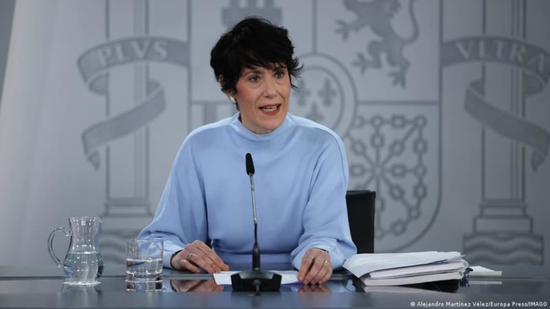 Spain Grants Legal Status to 500,000 Undocumented Migrants