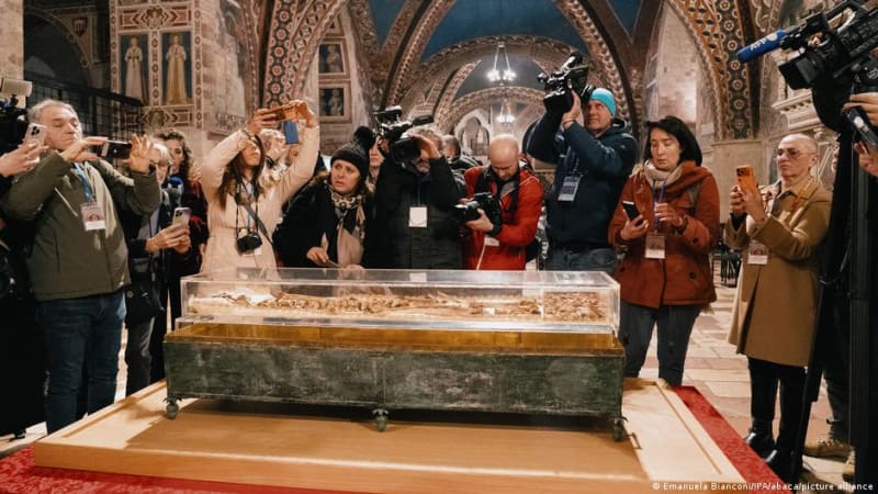 St. Francis Remains on Display After 800 Years