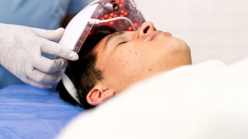 Red Light Therapy Protects Football Players' Brains