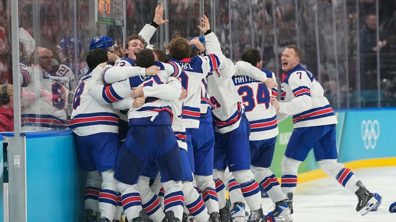 US Men's Hockey Team Heads to State of the Union After Gold