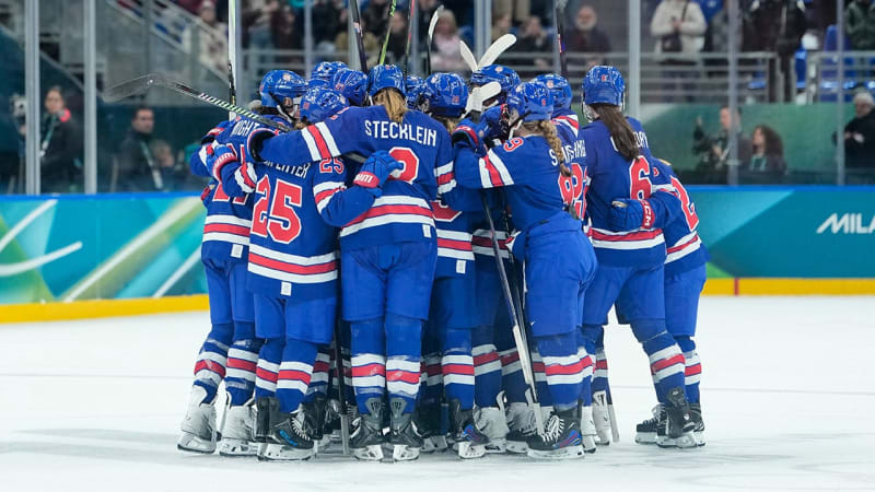 US Women's Hockey Team to Visit White House After Gold