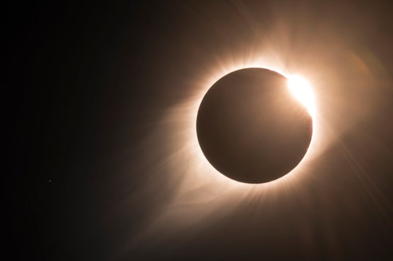 2026 Brings Spectacular Sky Shows: Total Eclipse, Rare Star Events for Stargazers - Image 4