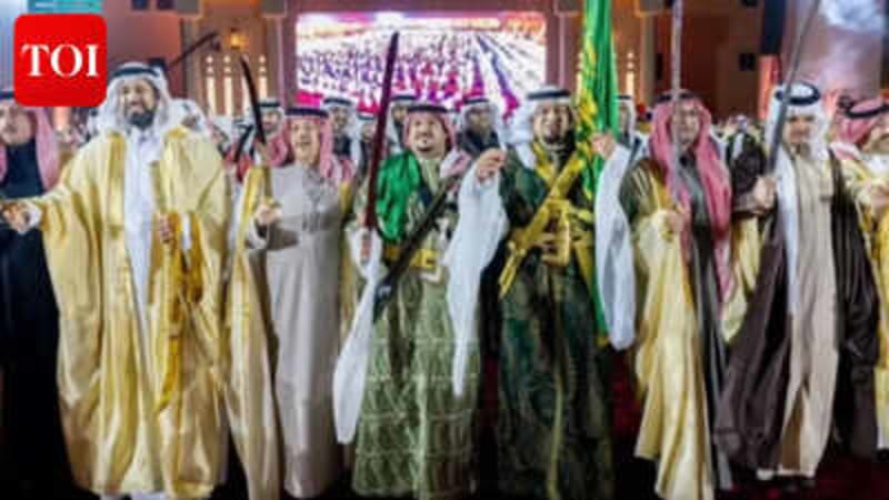 925 Performers Break World Record in Saudi Sword Dance - Image 2