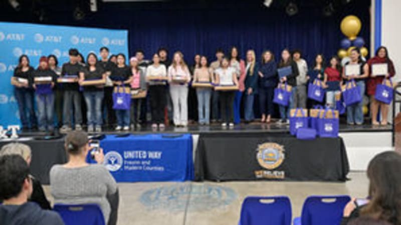 30 Madera Students Get Laptops Through $20K AT&T Grant - Image 4