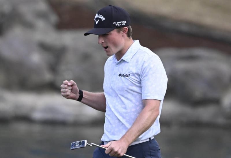 Teen Golfer Blades Brown Shoots Record 60 at PGA Tournament