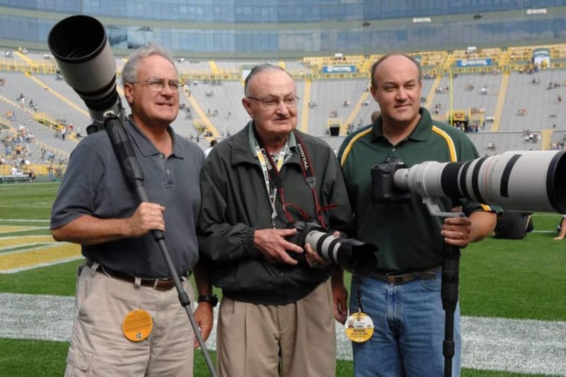 Photographer Retires After 60 Consecutive Super Bowls - Image 3