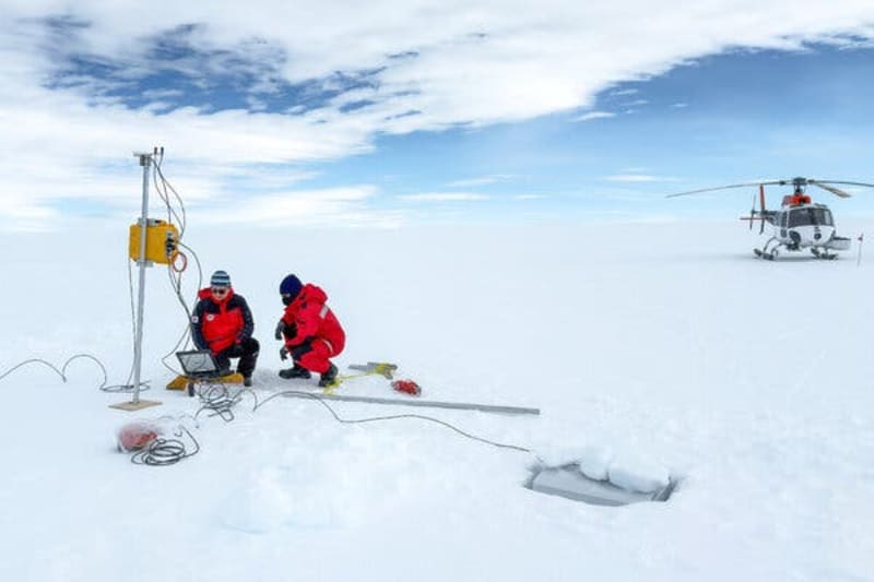 Scientists Camp on Antarctic Glacier to Study Sea Rise - Image 3