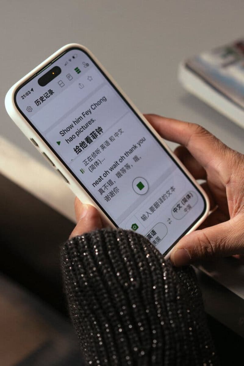 Couple in Love Uses Translation App to Bridge Languages - Image 2