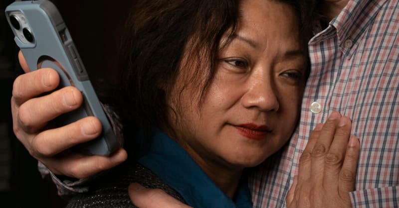 Couple in Love Uses Translation App to Bridge Languages