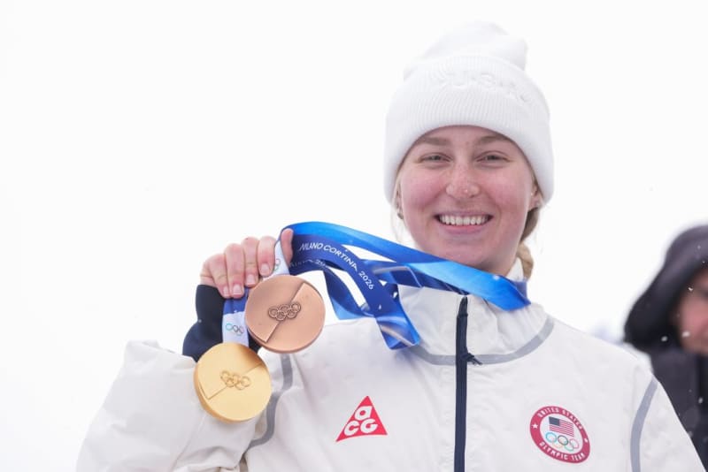 US Women Win 2 Medals in Olympic Dual Moguls Debut