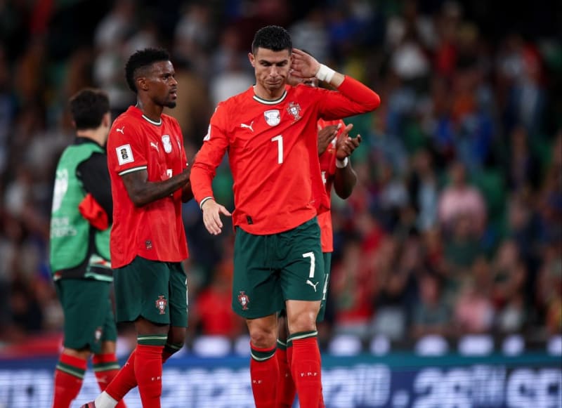 Olympic Suit Sells for Record $212K to Help Young Athletes - Image 5