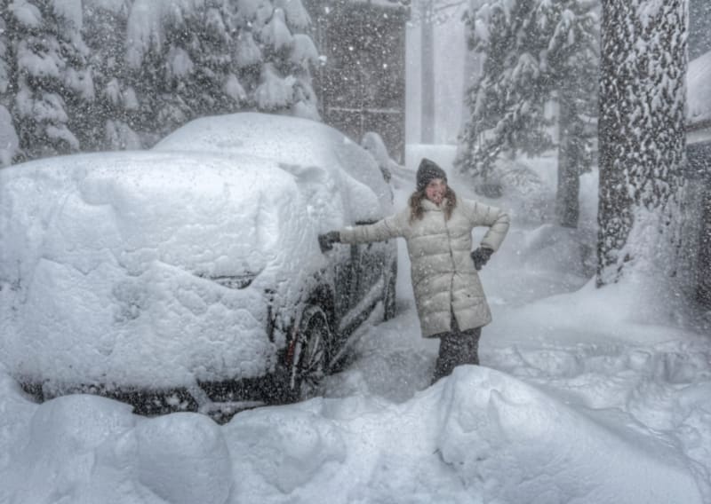 Writer Falls for GM's 9,000-Pound Electric Escalade - Image 2