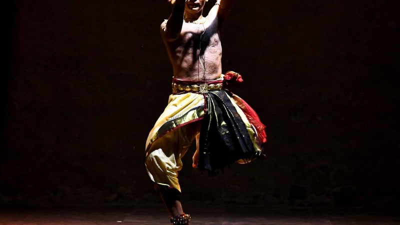 Orthopedic surgeon analyzing classical dancer's posture during interactive biomechanics workshop in Bengaluru studio