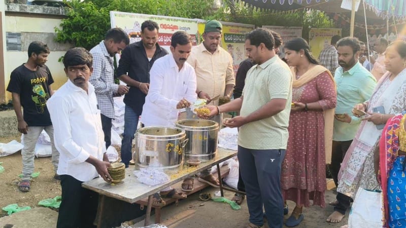 Volunteers distributing food and water to devotees at crowded Arasavalli temple during Ratha Saptami festival