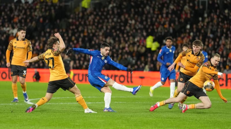 Pedro Neto Hat-Trick Powers Chelsea Past Hull 4-0