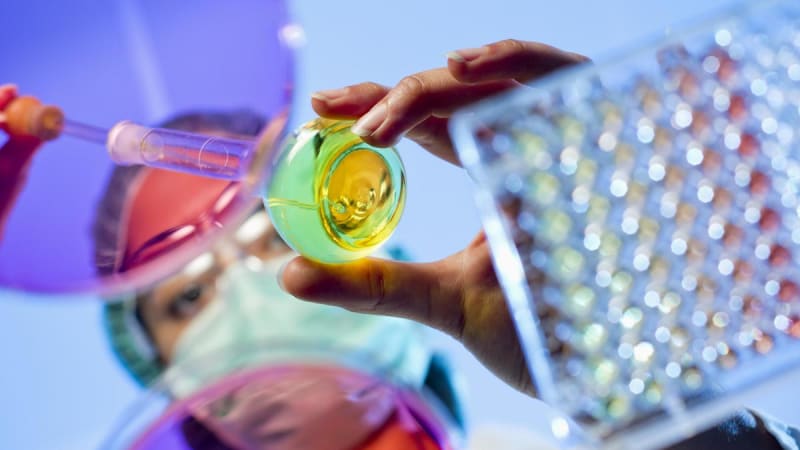 Study Shows Women's Research Spends 15% Longer in Review