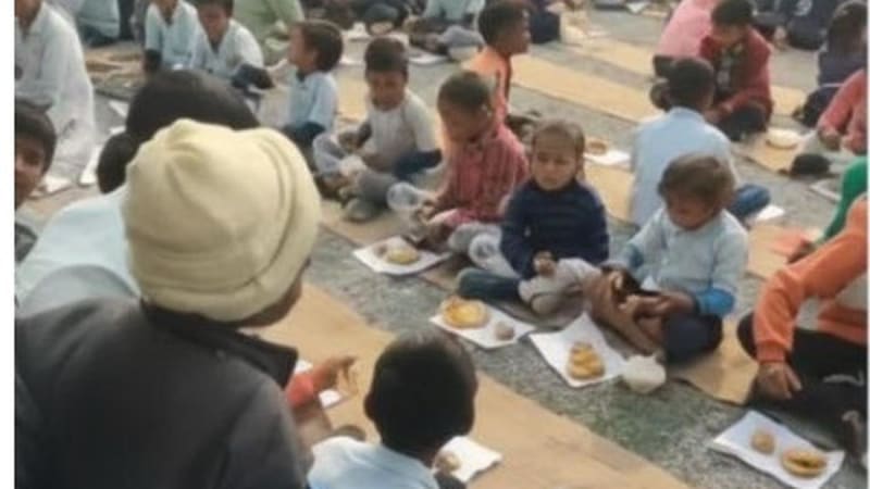 India School Acts Fast After Meal Served on Paper Scraps