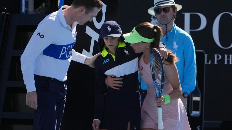 Tennis Players Rush to Help Ball Girl Who Fainted at Open