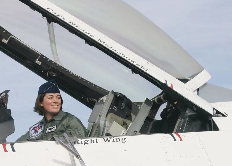 First Woman Thunderbird Pilot Broke Through 1992 Ban - Image 4