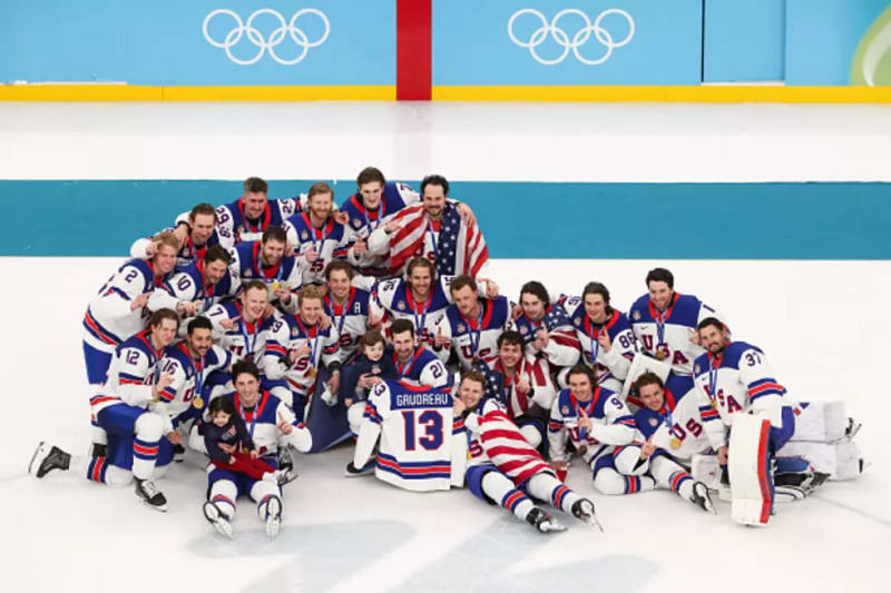 Hockey Team Raises $60K for Cancer Survivors in Washington - Image 4