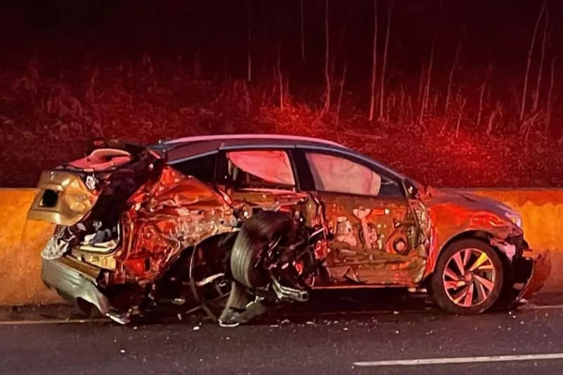 NY Highway Worker Pulls Two Drivers From Burning Cars - Image 2