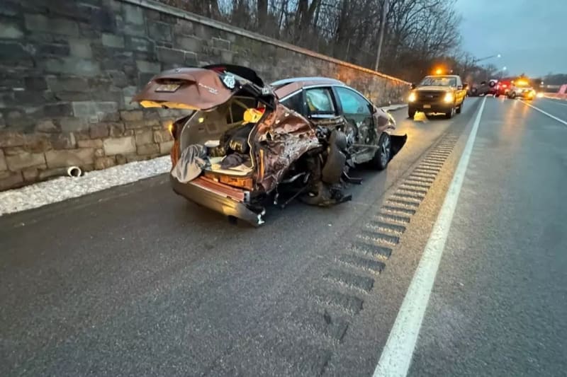 NY Highway Worker Pulls Two Drivers From Burning Cars - Image 3