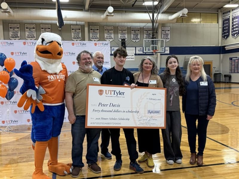 UT Tyler Surprises 20 Students With $40K Scholarships