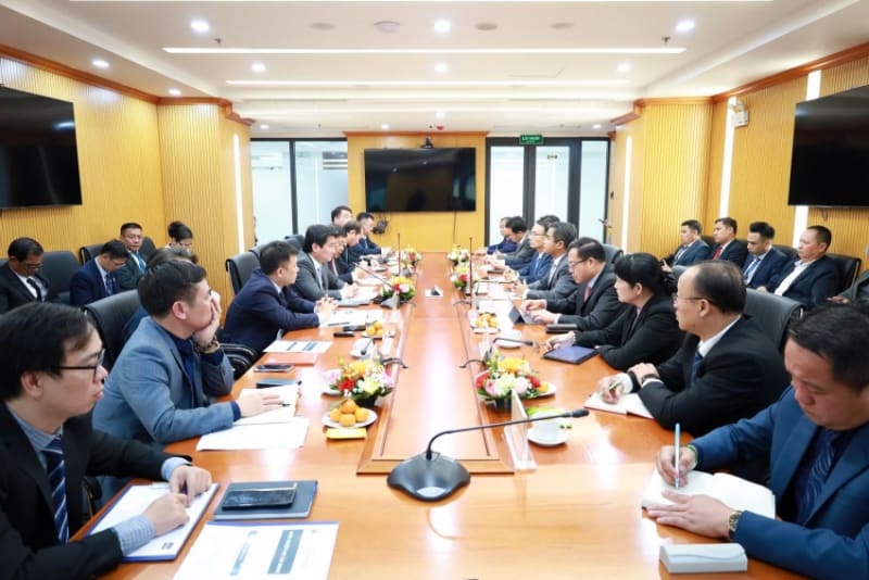 ** Vietnamese and Laotian officials meet in Hanoi to discuss urban development cooperation