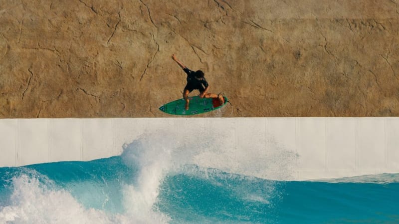 World's First Saltwater Wave Pool Opens in Saudi Arabia - Image 5