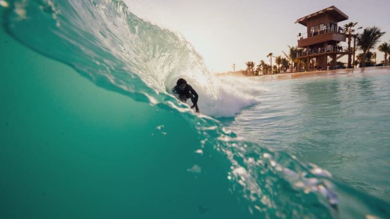 World's First Saltwater Wave Pool Opens in Saudi Arabia - Image 2