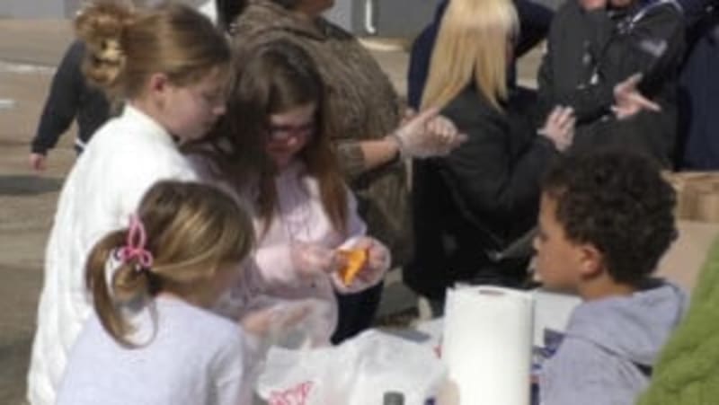 Mississippi Town Feeds 170 Linemen Restoring Storm Power - Image 3