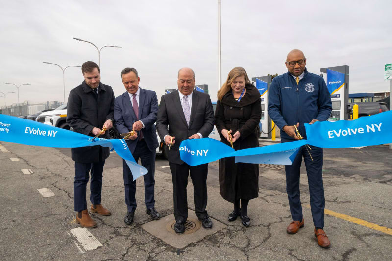 LaGuardia Opens 12 Fast EV Chargers for Ride-Share Drivers - Image 2