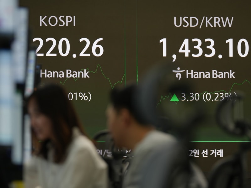 Global Markets Defy Expectations: A Spectacular Financial Renaissance in 2025