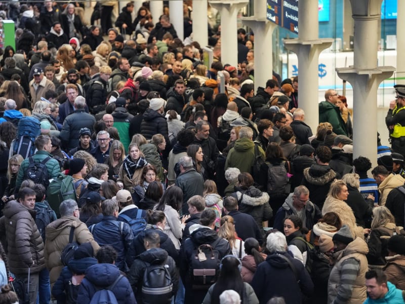 Holiday Travel Chaos: Eurostar Suspends Services Amid Channel Tunnel Power Disruption