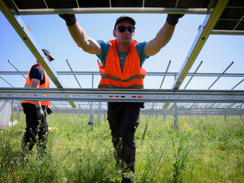 Solar and Wind Beat Fossil Fuels in EU for First Time