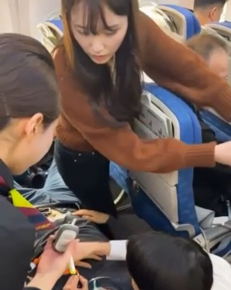 Nurse on Vacation Saves Seizing Passenger on Ulsan Flight - Image 2