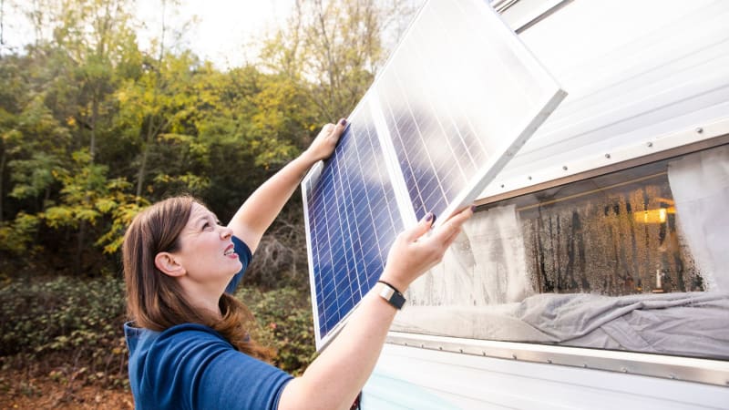 California Legalizes Balcony Solar to Cut Power Bills